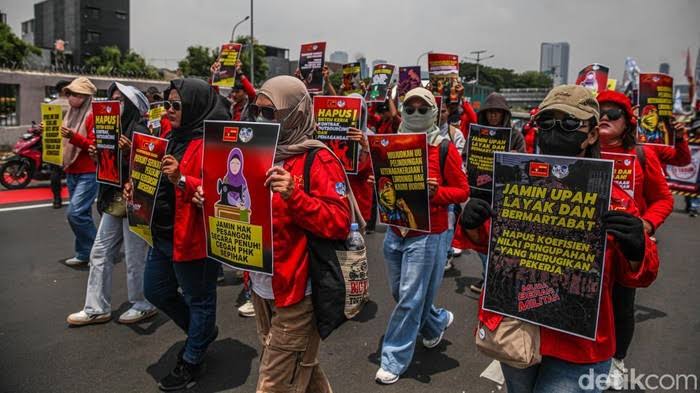 Buruh Suarakan Kepastian Kerja dan Upah Layak dalam Aksi di DPR